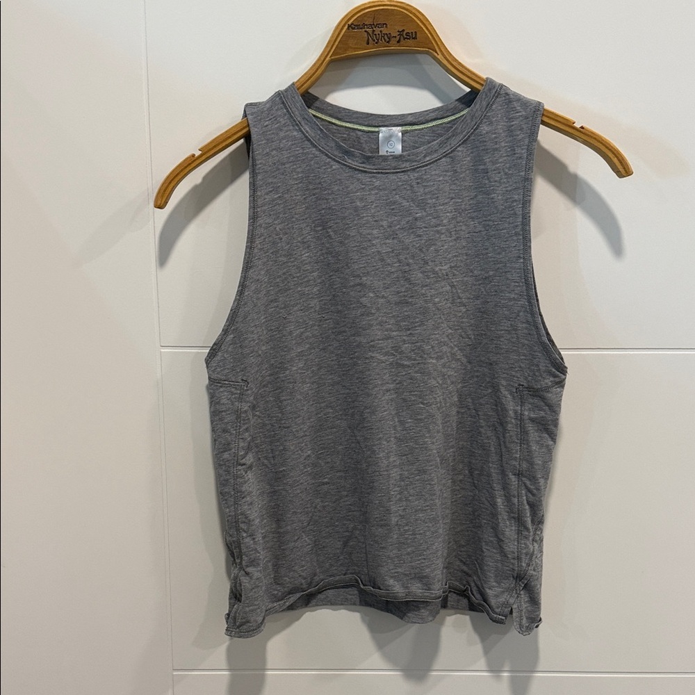 Ivivva Lululemon Charcoal Muscle Tee girls size 12